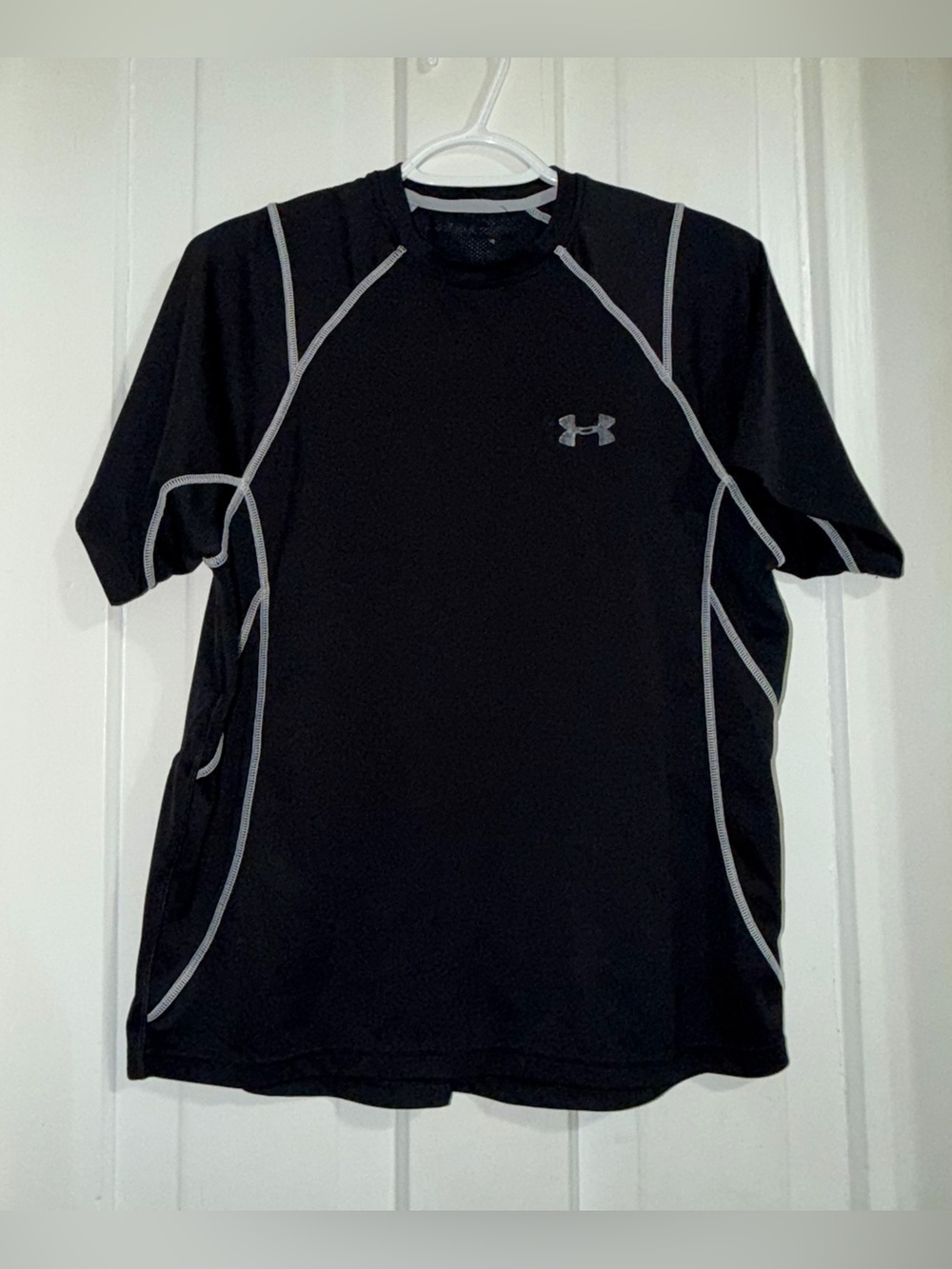 Under Armour Men’s size medium shirt Black Short-Sleeve Swim/Active Shirt